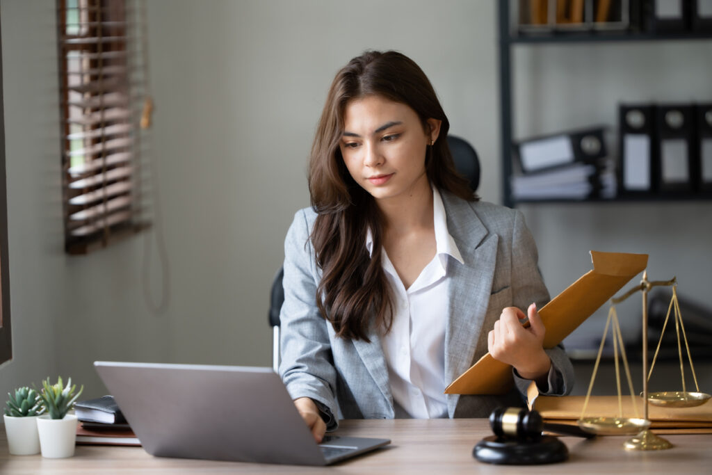 Engaging a Business Litigation Attorney Los Angeles